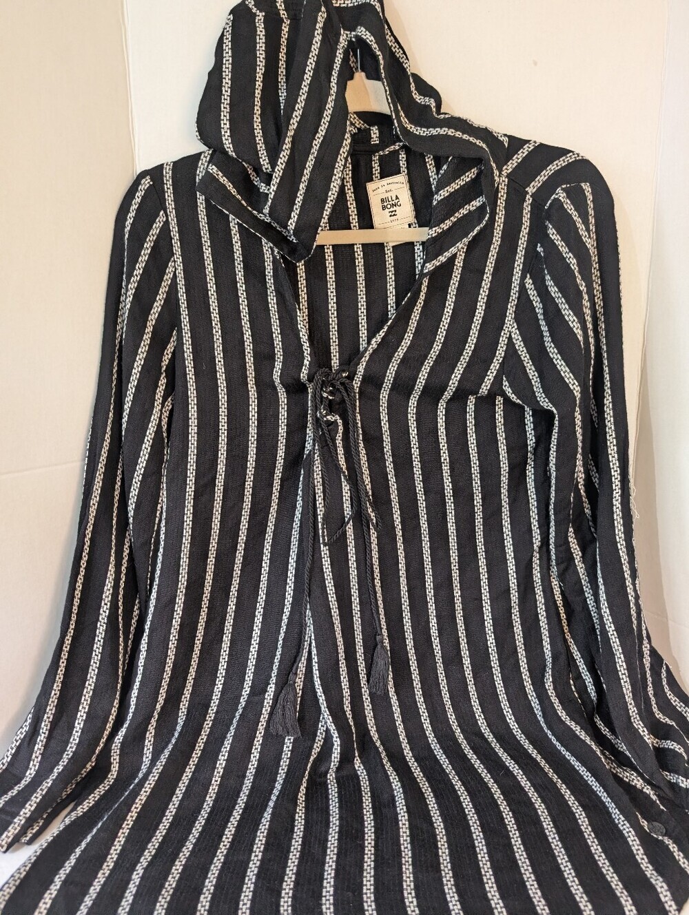 Billabong Hooded Black and White Striped Hooded Tie-Front Knit Shirt, Sz L